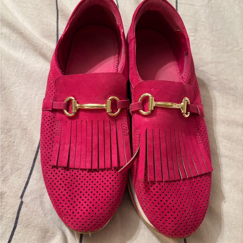Elegant pink Loafers with Gold Accent